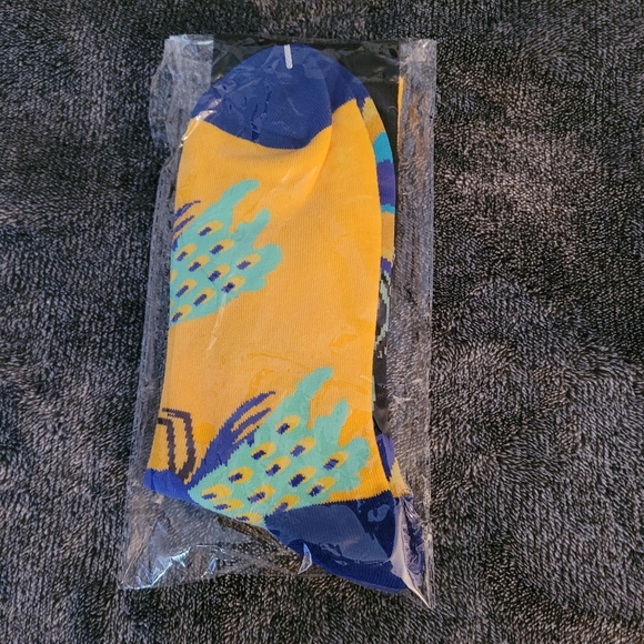 Asymmetrical Mismatched Peacock Socks - Picture 2 of 3